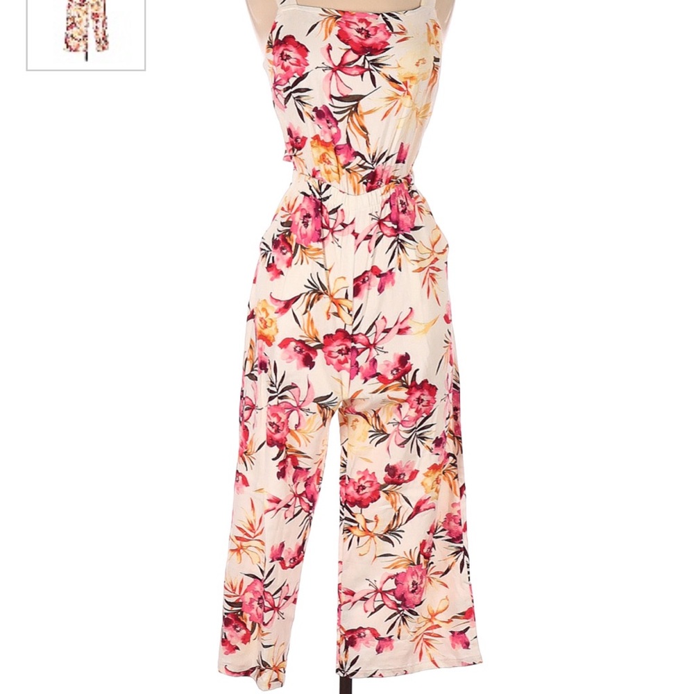 Floral Romper XS Only $13 🙌🏻🥰